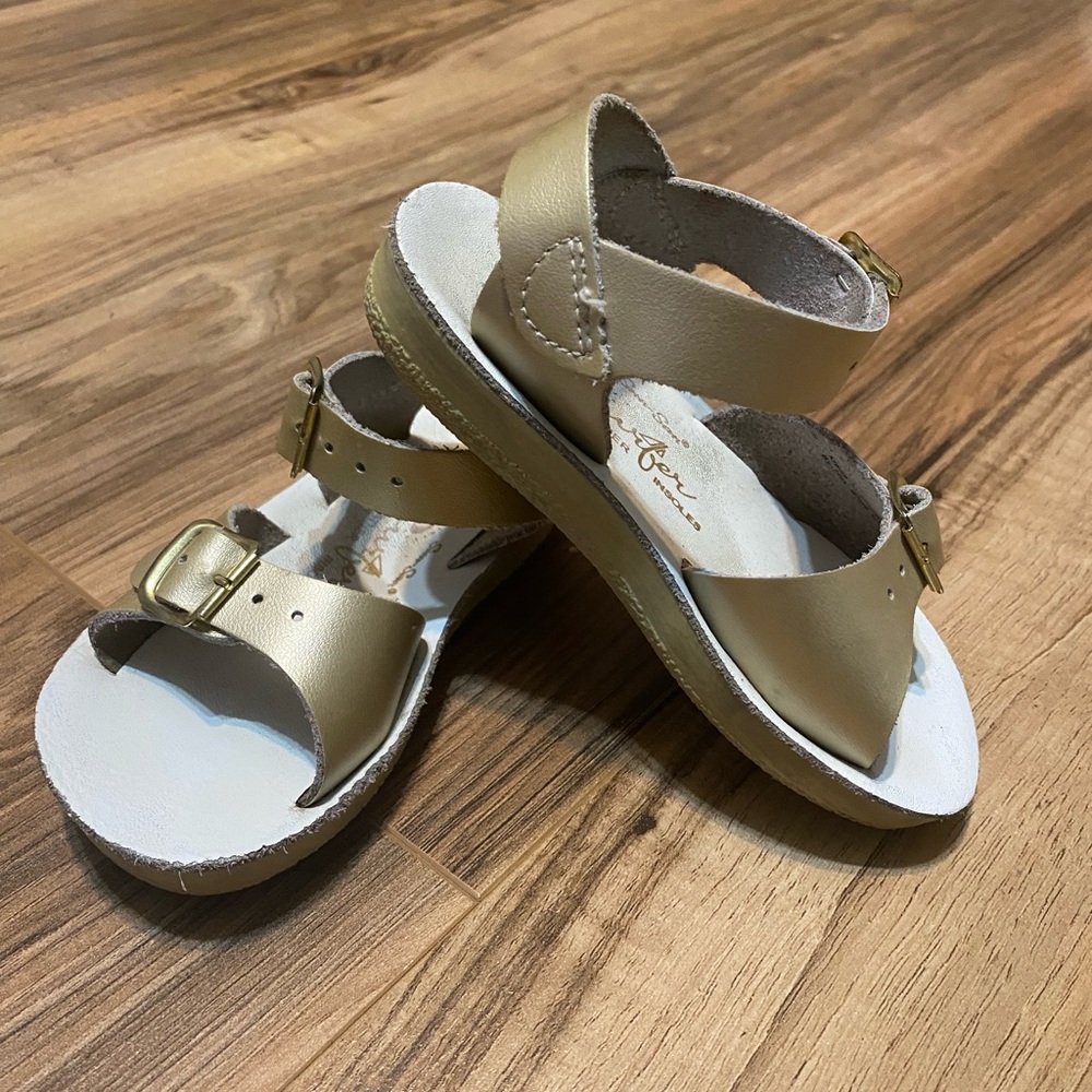 Sun San Surfer Sandals size 7 Gold